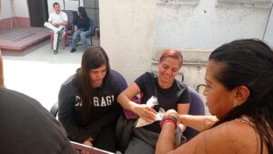 "Confianza, hermandad y fuerza: los pilares que nos unen como mujeres."